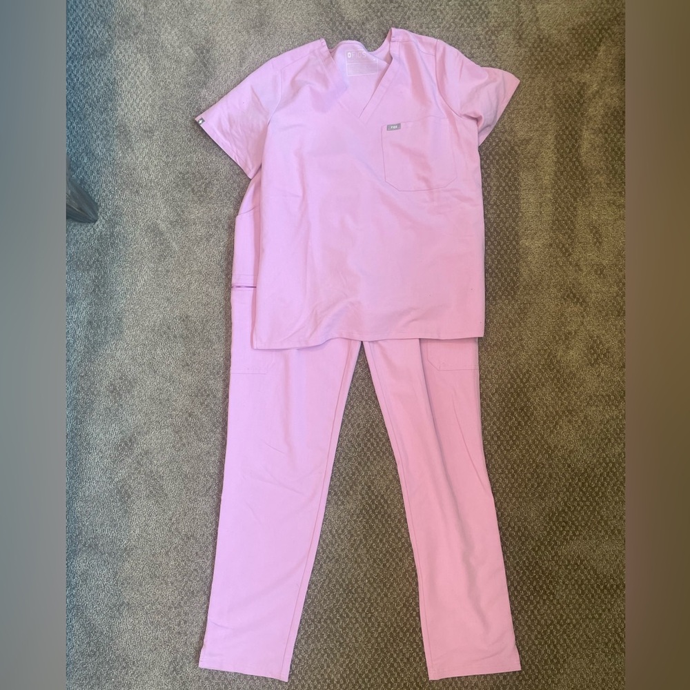 Preowned Figs Set - Medium Catarina Top and Medium/Tall High Waisted Yola Pants